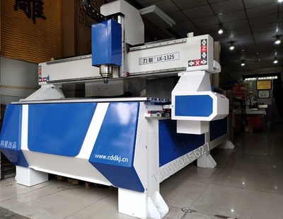 在成都应该怎样选择成都广告雕刻机,先看看这个